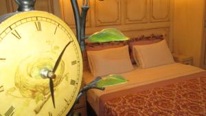 a bedroom with a large clock next to a bed at Losta Sahil Evi 2 in Selimiye