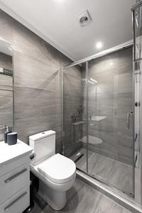 Vonios kambarys apgyvendinimo įstaigoje M&F Luxury Suites est. 2019 / F Suite