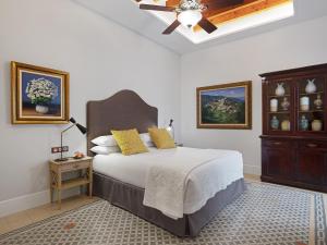 Posteľ alebo postele v izbe v ubytovaní Hotel Gloria de Sant Jaume