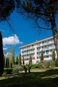 a large building with a park in front of it at Le Verdon in Gréoux-les-Bains