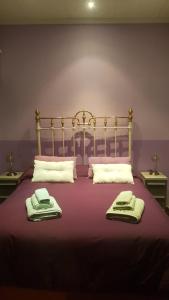 a bedroom with a large bed with two towels on it at -1-Igual que tu casa, garaje gratis, en el centro in Úbeda