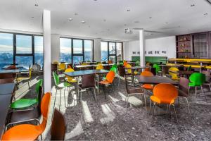 Reštaurácia alebo iné gastronomické zariadenie v ubytovaní Berghotel Schmittenhöhe - 2000m