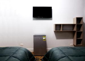 Televiisor ja/või meelelahutuskeskus majutusasutuses Cheers Hostel Cairo