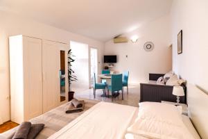 Postel nebo postele na pokoji v ubytování Apartments Korda L&M- Suhi Potok