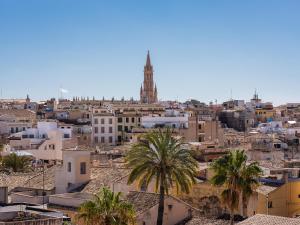 Výhľad na mesto Palma de Mallorca alebo výhľad na mesto priamo z hotela