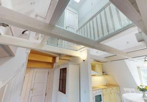 an internal view of a house with a glass ceiling at Friesenhof, Haus Hafis Wohnung 8 in Nebel