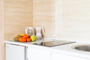 Kuchyňa alebo kuchynka v ubytovaní ApartHouse Apartamenty Centrum