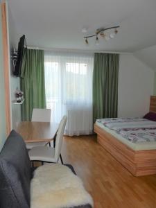 Postel nebo postele na pokoji v ubytování Frühstückspension Lach