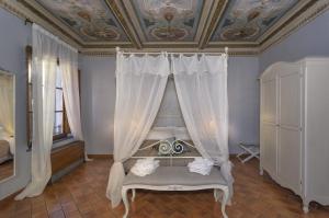 a bedroom with a bed with curtains and a ceiling at Rinascimento Bed & Breakfast in Pisa