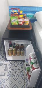 een open koelkast met eten en drinken erin bij Olas Del Caribe in San Andrés