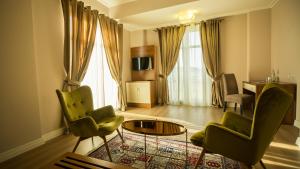 TV a/nebo společenská místnost v ubytování Royal Hill Hotel