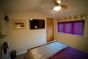 Postel nebo postele na pokoji v ubytování Luxurious Rural Cabin with Hot Tub