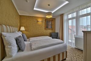 Postel nebo postele na pokoji v ubytování Hotel Pod Bránou