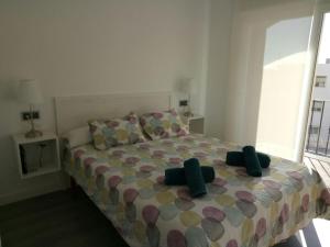 Posteľ alebo postele v izbe v ubytovaní el apartamento junto al mar