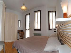 Posteľ alebo postele v izbe v ubytovaní Appartamenti Vacanza Tra Venezia e le Dolomiti