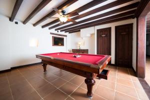 Biliár nebo kulečník v ubytování Nueva Granada Hotel Colonial -Centro Histórico-