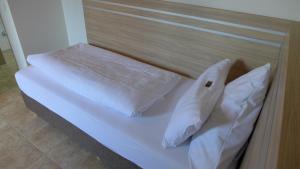 Ein Bett oder Betten in einem Zimmer der Unterkunft ST Michael Atrona GmbH