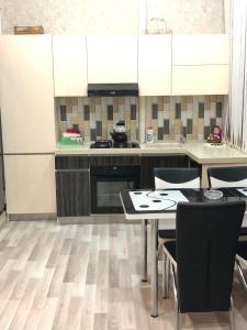 Kuchyň nebo kuchyňský kout v ubytování Luxury Old City Apartment