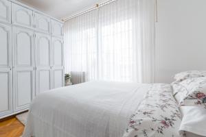 Posteľ alebo postele v izbe v ubytovaní "Apartment Zagreb Idila Center", with a balcony, speed WiFi