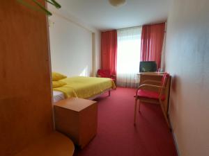 A bed or beds in a room at Hotel Madona