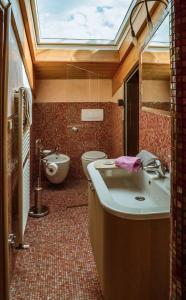a bathroom with a sink and a toilet at Villa con piscina a Rimini in Rimini