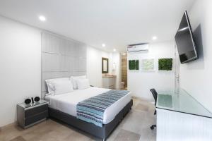 Postel nebo postele na pokoji v ubytování Hotel Madeiro