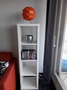 a white book shelf next to a red couch at Gaviota in Westende