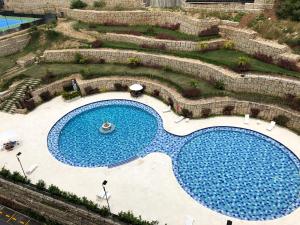 an overhead view of a large swimming pool at Girardot Deluxe in Girardot