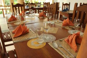 Restoran või mõni muu söögikoht majutusasutuses Sigiriya Summer Resort