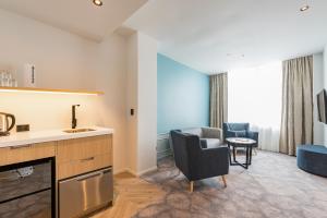 Predel za sedenje v nastanitvi Legacy Airedale Hotel Auckland