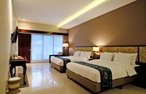 Vuode tai vuoteita majoituspaikassa The Nalaya Hotel & Resto