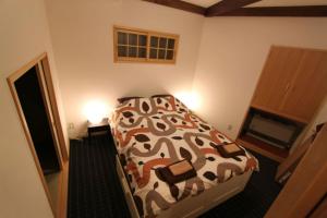 Un pat sau paturi într-o cameră la Nozawa Cottage
