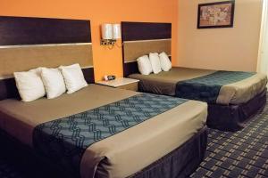 a hotel room with two beds in a room at Econo Lodge Milldale - Southington in Plantsville