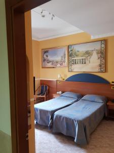 Postel nebo postele na pokoji v ubytování Hotel Kennedy