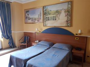 Postel nebo postele na pokoji v ubytování Hotel Kennedy