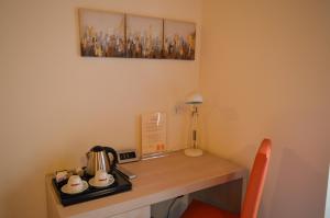 a desk with a tea kettle and a lamp on it at La Contrada in Sarnico