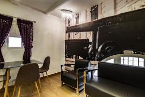 Khu vực ghế ngồi tại Jean de Valette Boutique Living