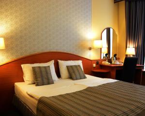 Postel nebo postele na pokoji v ubytování Hotel Orion Várkert