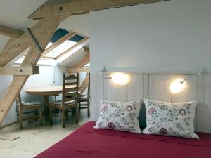 a bedroom with a bed and a dining room table at B&B De Kunstpraktijk in Veldhoven