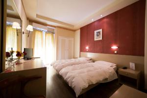 A bed or beds in a room at Minoa Athens Hotel