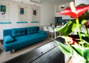 Posezení v ubytování IBIS Your Cosy Oasis With Private Parking and Patio