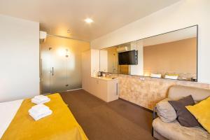TV a/nebo společenská místnost v ubytování Mini-hotel People