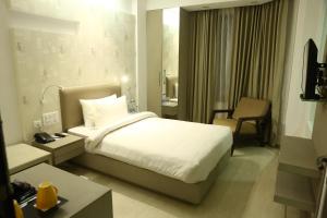 Sjónvarps- og/eða afþreyingartæki á Keys Lite by Lemon Tree Hotels, Mayfield, Gurgaon