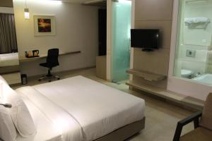 Sjónvarps- og/eða afþreyingartæki á Keys Lite by Lemon Tree Hotels, Mayfield, Gurgaon