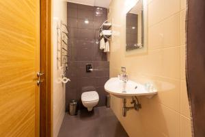 Koupelna v ubytování Mini-hotel People + 23 fotografií