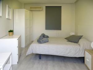 a bedroom with a bed and a tv on the wall at ÁTICO EN EL CENTRO DE VALENCIA Pta 12 VT-45939-T in Valencia