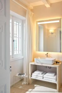 Koupelna v ubytování Old Town Luxury Suites 'Princess'