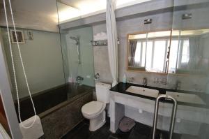 Koupelna v ubytování Espace Elastique B&B with contactless check-in + 27 fotografií