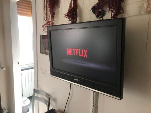 A television and/or entertainment centre at B&B U Sente