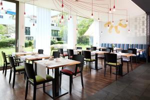 Essential by Dorint Basel City餐厅或其他用餐的地方